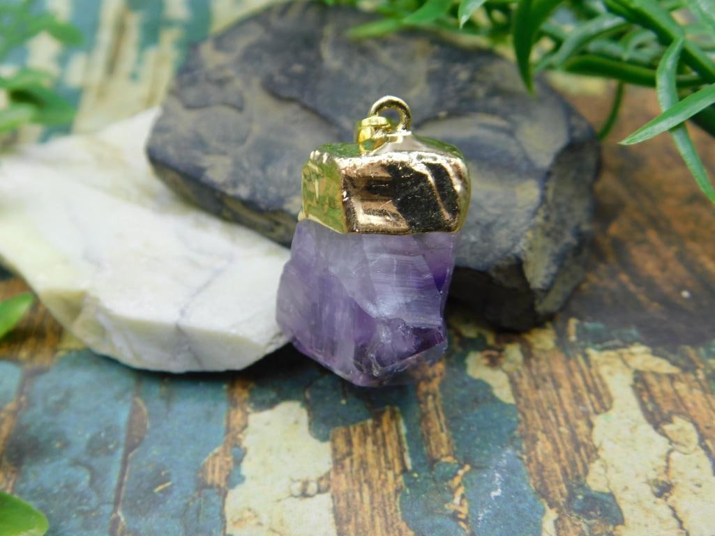 AMETHYST CRYSTAL PENDANT ROCK STONE LAPIDARY SPECIMEN: AMETHYST CRYSTAL PENDANT ROCK STONE LAPIDARY SPECIMEN