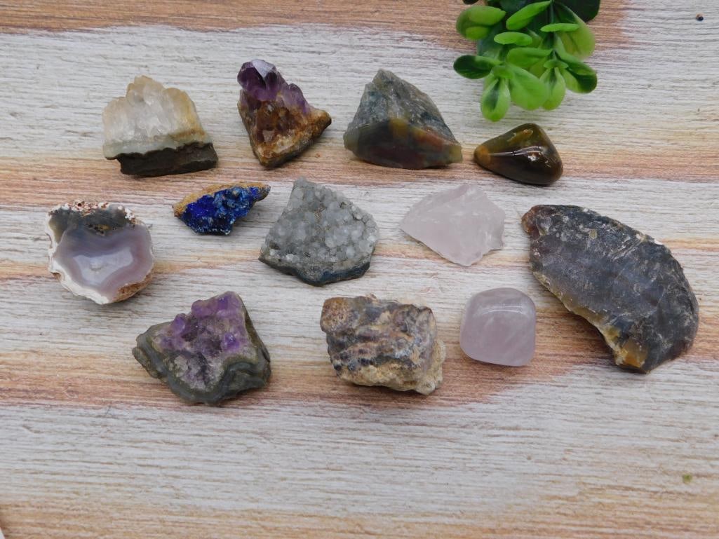 MIXED ROUGH ROCK STONE LAPIDARY SPECIMEN: MIXED ROUGH ROCK STONE LAPIDARY SPECIMEN