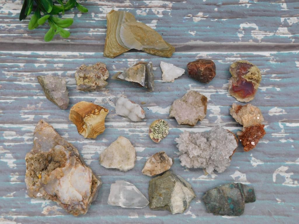 MIXED ROUGH ROCK STONE LAPIDARY SPECIMEN: MIXED ROUGH ROCK STONE LAPIDARY SPECIMEN