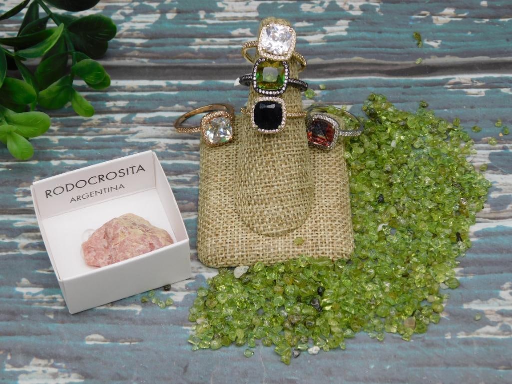 RAW EMERALD ROCK STONE LAPIDARY SPECIMEN: RAW EMERALD ROCK STONE LAPIDARY SPECIMEN