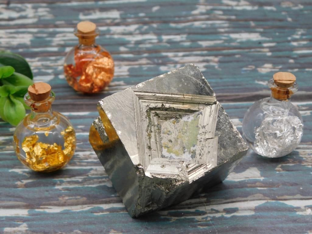 MIXED LOT ROCK STONE LAPIDARY SPECIMEN: MIXED LOT ROCK STONE LAPIDARY SPECIMEN