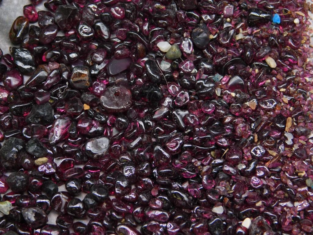 GARNET ROCK STONE LAPIDARY SPECIMEN - 2