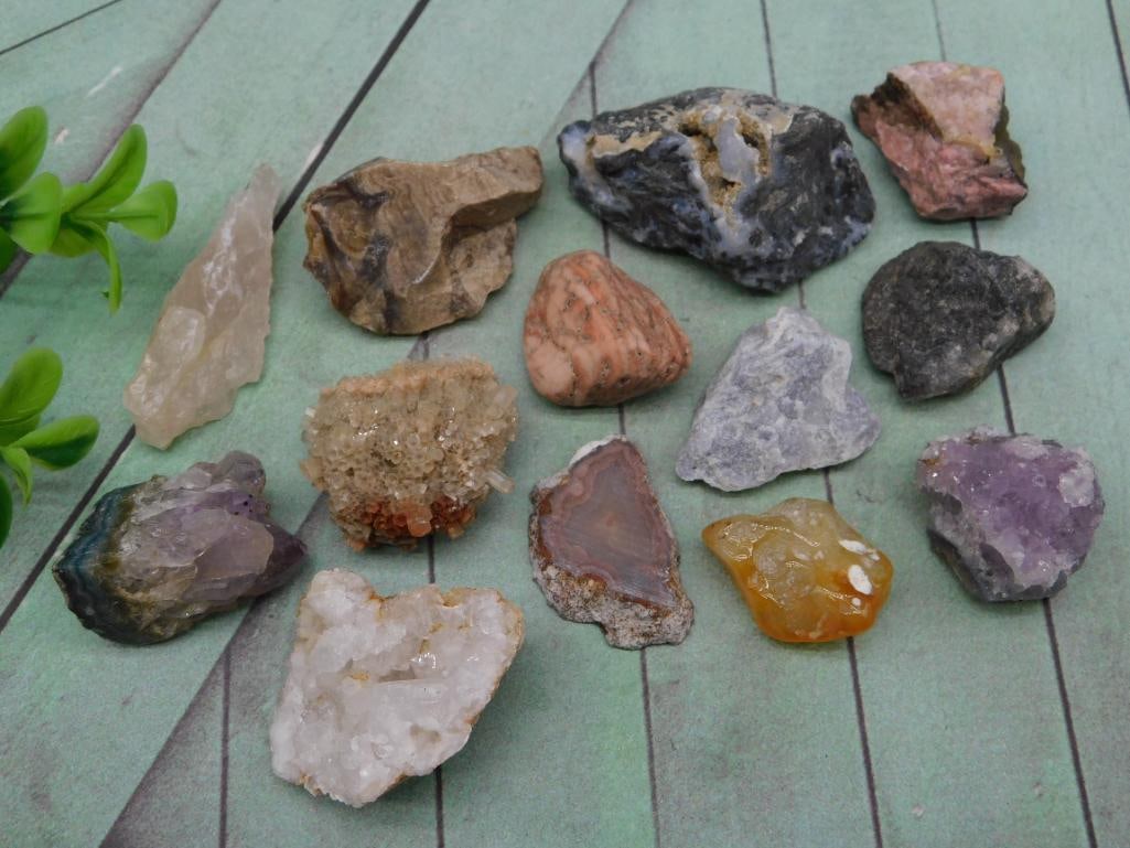 MIXED ROUGH ROCK STONE LAPIDARY SPECIMEN: MIXED ROUGH ROCK STONE LAPIDARY SPECIMEN