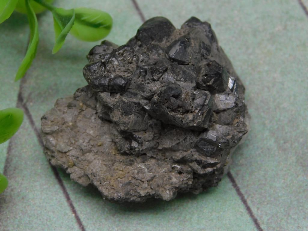 ROCK STONE LAPIDARY SPECIMEN: ROCK STONE LAPIDARY SPECIMEN