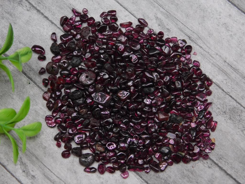 GARNET ROCK STONE LAPIDARY SPECIMEN: GARNET ROCK STONE LAPIDARY SPECIMEN