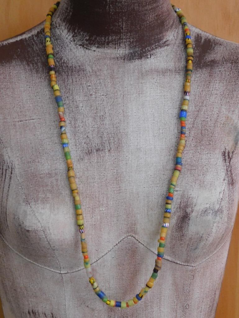 AFRICAN TRADE BEADS ROCK STONE LAPIDARY SPECIMEN: AFRICAN TRADE BEADS ROCK STONE LAPIDARY SPECIMEN