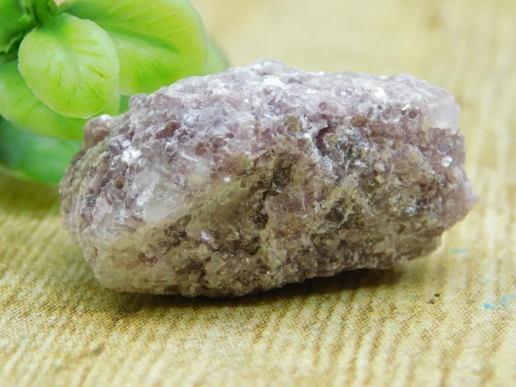 LEPIDOLITE ROCK STONE LAPIDARY SPECIMEN: LEPIDOLITE ROCK STONE LAPIDARY SPECIMEN