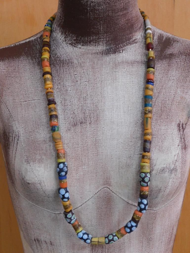 AFRICAN TRADE BEADS ROCK STONE LAPIDARY SPECIMEN: AFRICAN TRADE BEADS ROCK STONE LAPIDARY SPECIMEN