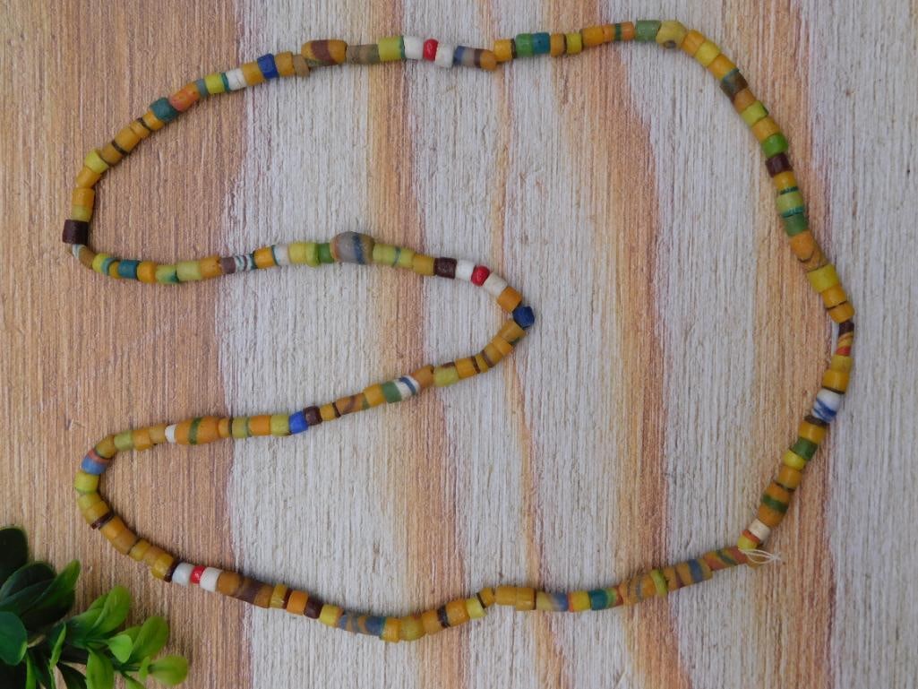 AFRICAN TRADE BEADS ROCK STONE LAPIDARY SPECIMEN: AFRICAN TRADE BEADS ROCK STONE LAPIDARY SPECIMEN