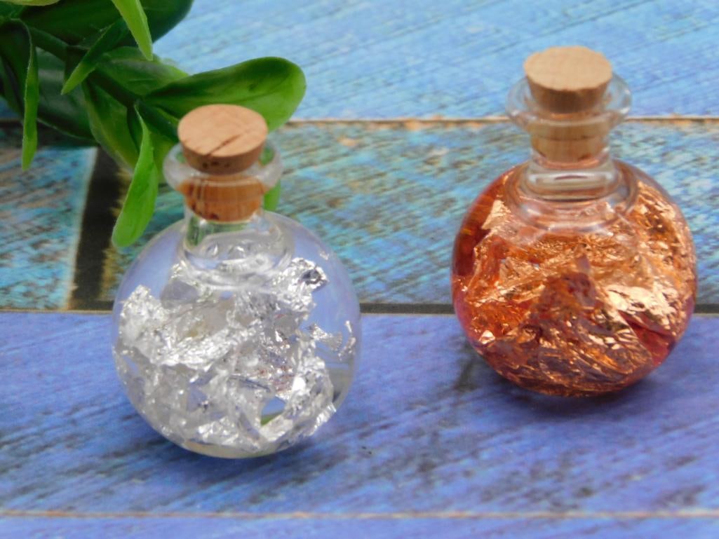 COPPER AND SILVER FLAKES IN BOTTLES ROCK STONE LAPIDARY SPECIMEN: COPPER AND SILVER FLAKES IN BOTTLES ROCK STONE LAPIDARY SPECIMEN