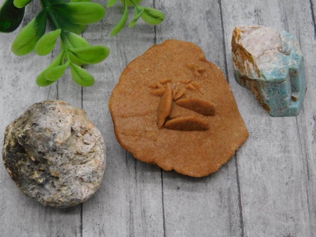 MIXED ROUGH ROCK STONE LAPIDARY SPECIMEN: MIXED ROUGH ROCK STONE LAPIDARY SPECIMEN