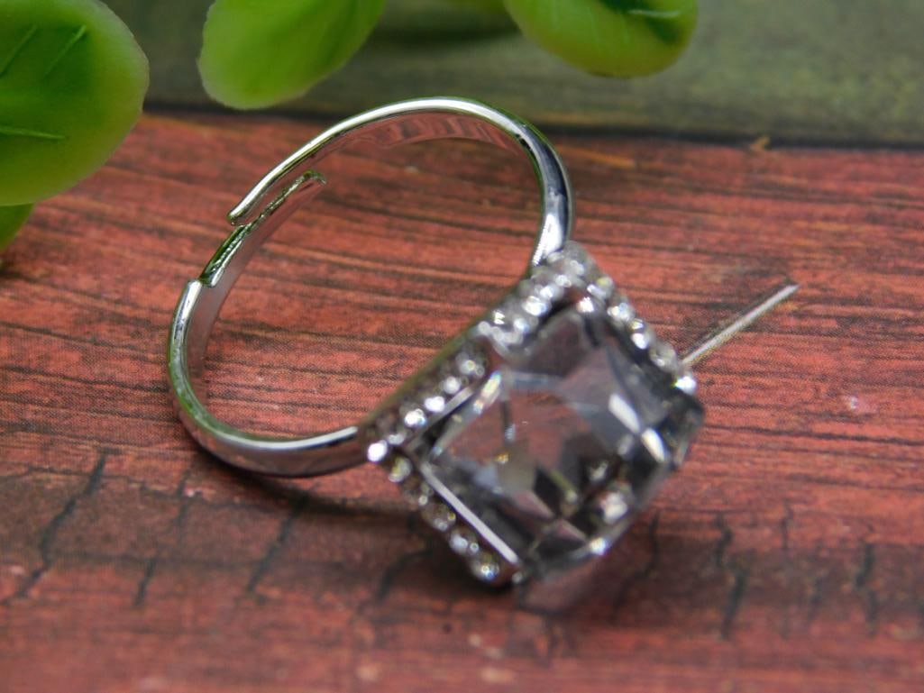 STONE RING ROCK STONE LAPIDARY SPECIMEN: STONE RING ROCK STONE LAPIDARY SPECIMEN