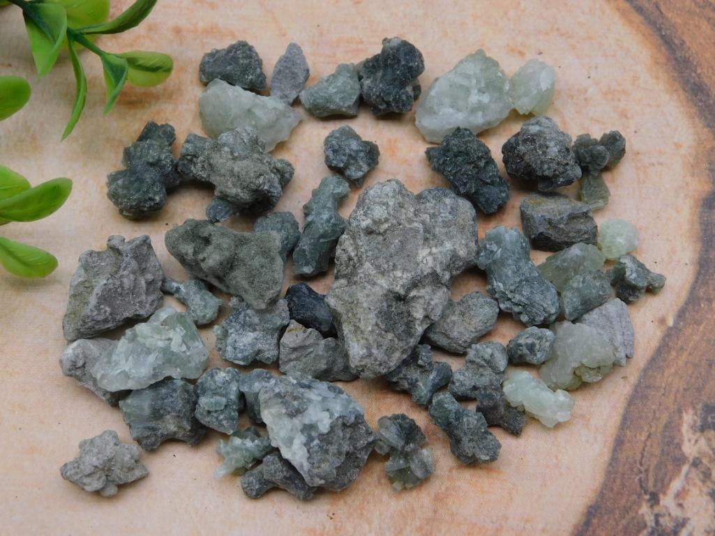 PREHNITE ROCK STONE LAPIDARY SPECIMEN: PREHNITE ROCK STONE LAPIDARY SPECIMEN