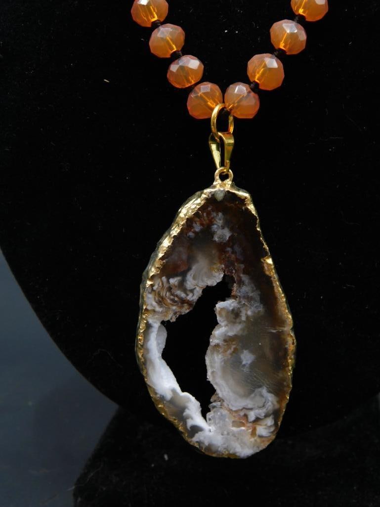GEODE SLICE PENDANT ON SPARKLE BEAD NECKLACE: GEODE SLICE PENDANT ON SPARKLE BEAD NECKLACE