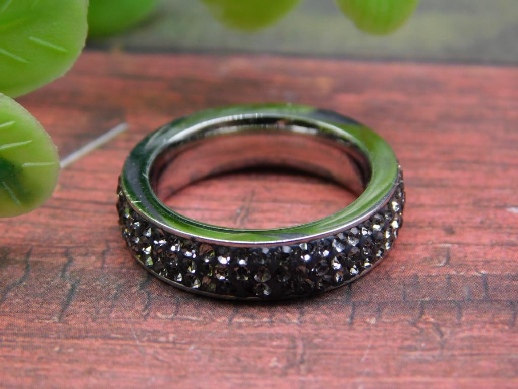 STONE RING ROCK STONE LAPIDARY SPECIMEN: STONE RING ROCK STONE LAPIDARY SPECIMEN