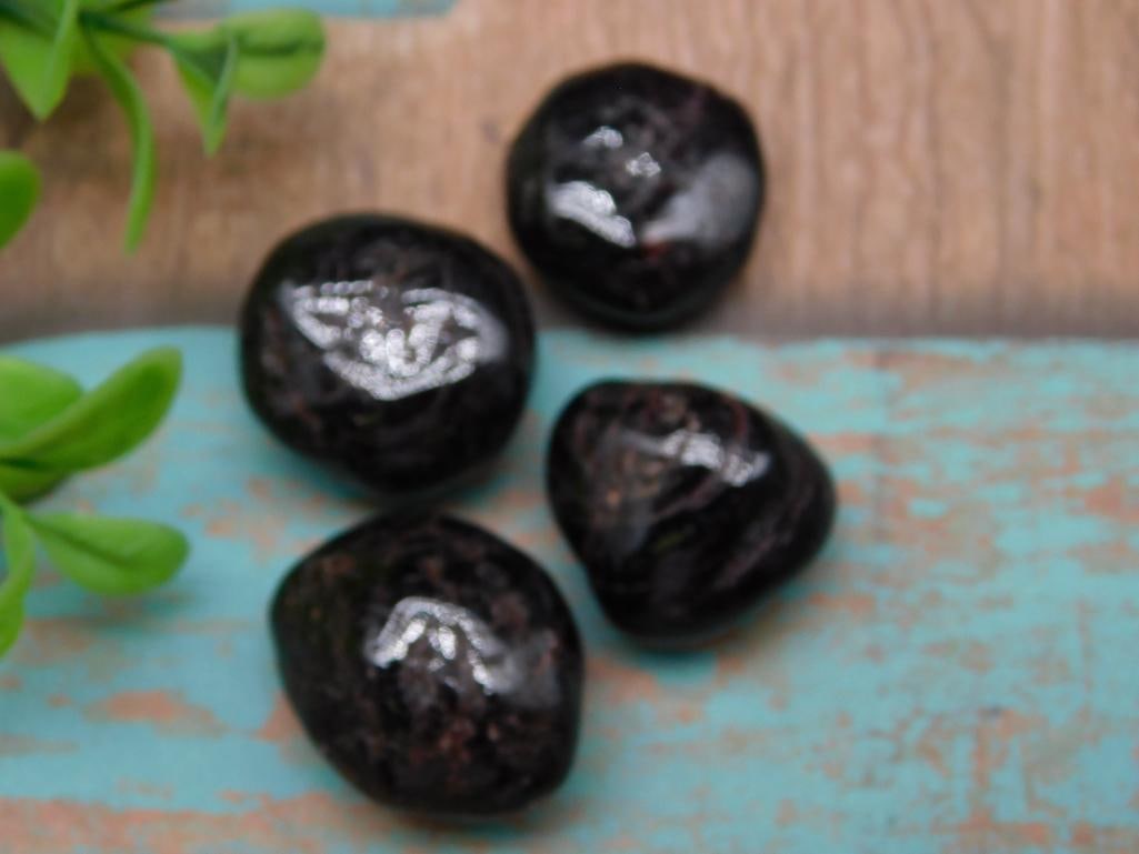 ROCK STONE LAPIDARY SPECIMEN: ROCK STONE LAPIDARY SPECIMEN