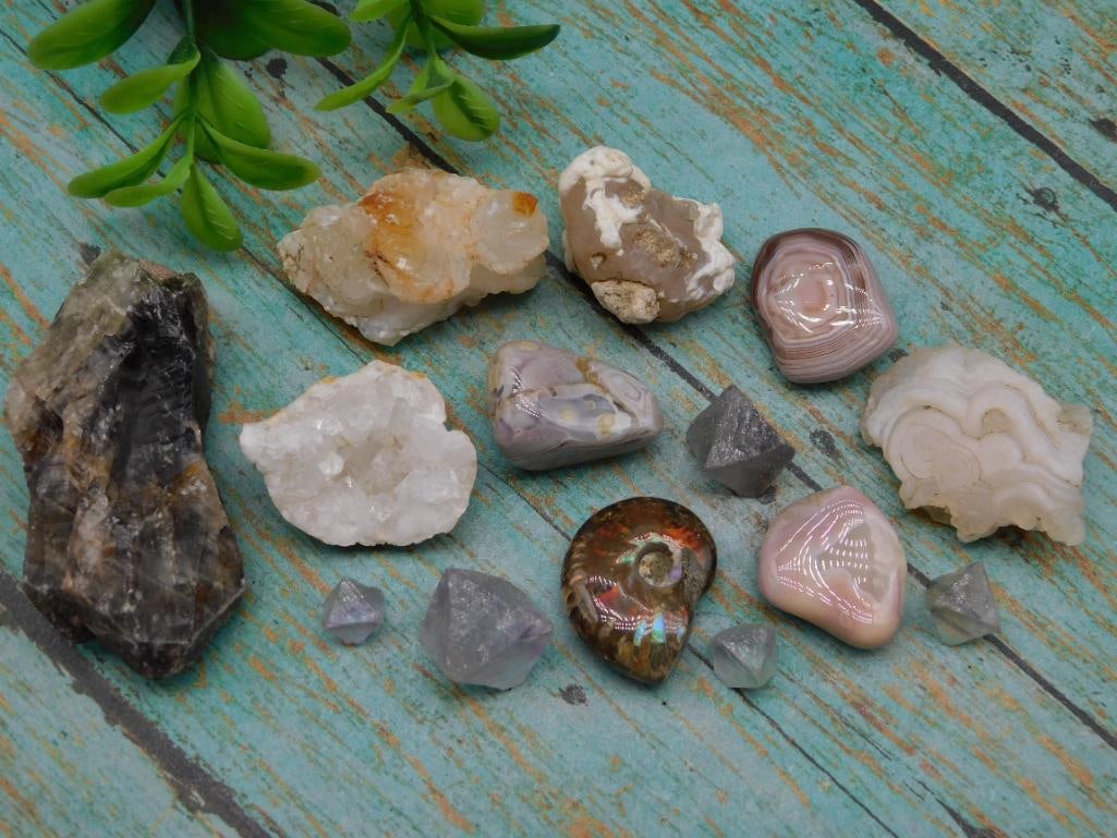 MIXED LOT ROCK STONE LAPIDARY SPECIMEN: MIXED LOT ROCK STONE LAPIDARY SPECIMEN