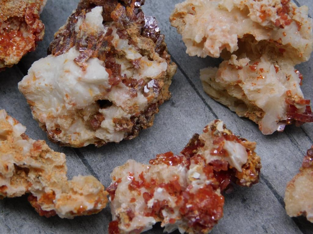 VANADINITE ROCK STONE LAPIDARY SPECIMEN: VANADINITE ROCK STONE LAPIDARY SPECIMEN