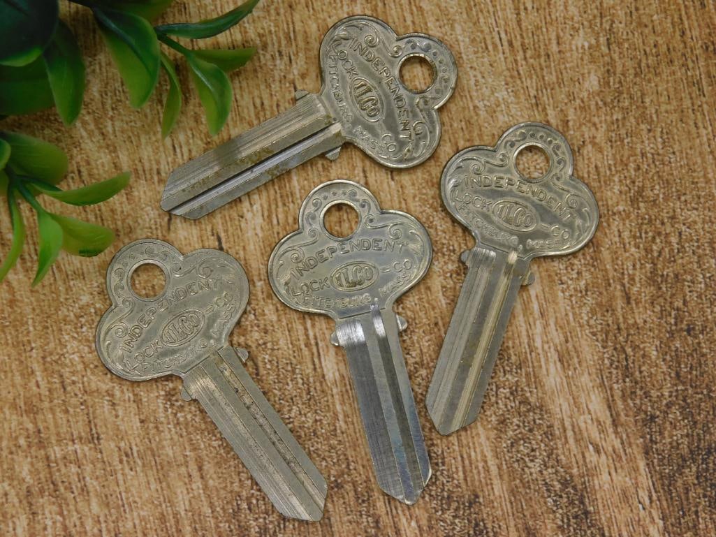 VINTAGE KEYS BULK LOT ANTIQUE (1 of 3)