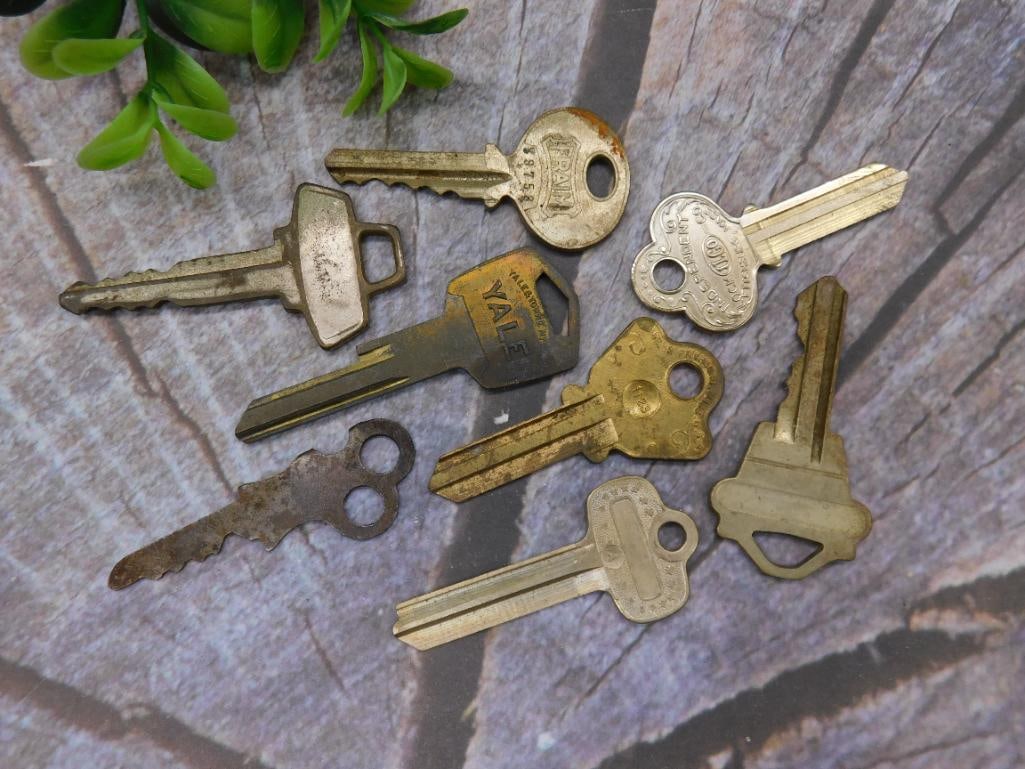 VINTAGE KEYS BULK LOT ANTIQUE (1 of 2)