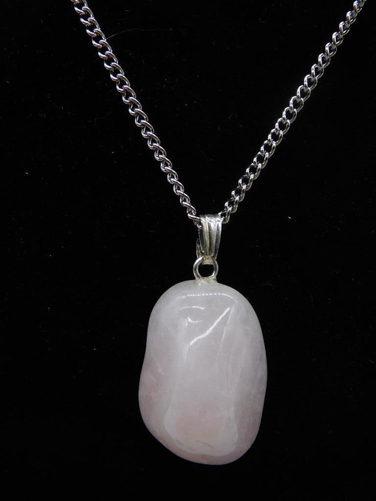 ROSE QUARTZ PENDANT ON CHAIN NECKLACE ROCK STONE LAPIDARY SPECIMEN: ROSE QUARTZ PENDANT ON CHAIN NECKLACE ROCK STONE LAPIDARY SPECIMEN