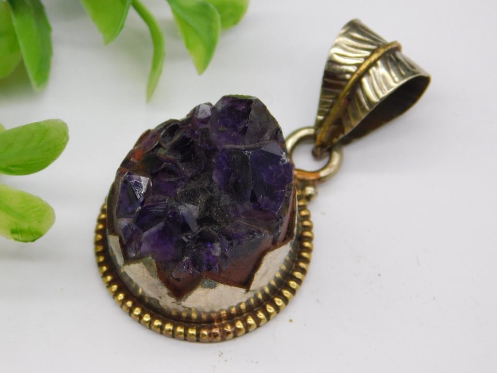 AMETHYST PENDANT WITH INTRICATE TOOLING ROCK STONE LAPIDARY SPECIMEN: AMETHYST PENDANT WITH INTRICATE TOOLING ROCK STONE LAPIDARY SPECIMEN