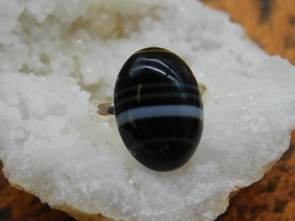BANDED AGATE RING SIZE 6 ROCK STONE LAPIDARY SPECIMEN: BANDED AGATE RING SIZE 6 ROCK STONE LAPIDARY SPECIMEN