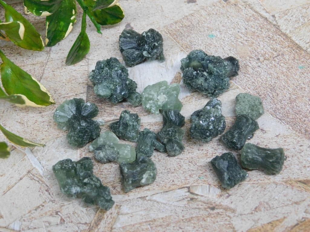 PREHNITE ROCK STONE LAPIDARY SPECIMEN: PREHNITE ROCK STONE LAPIDARY SPECIMEN