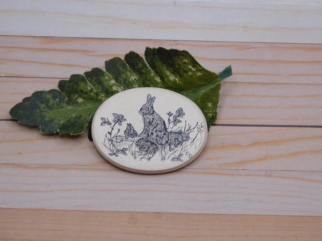 SCRIMSHAW CABOCHON ROCK STONE LAPIDARY SPECIMEN: SCRIMSHAW CABOCHON ROCK STONE LAPIDARY SPECIMEN