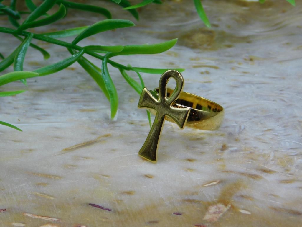 ANKH RING ROCK STONE LAPIDARY SPECIMEN: ANKH RING ROCK STONE LAPIDARY SPECIMEN