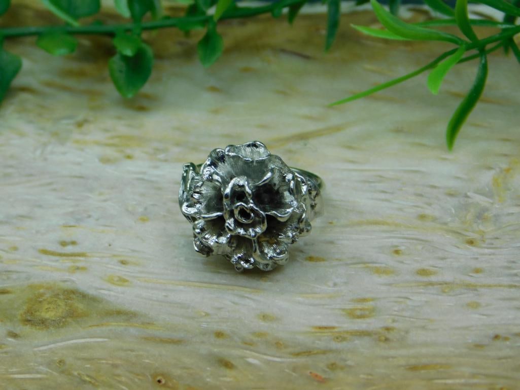 FLOWER RING ROCK STONE LAPIDARY SPECIMEN: FLOWER RING ROCK STONE LAPIDARY SPECIMEN