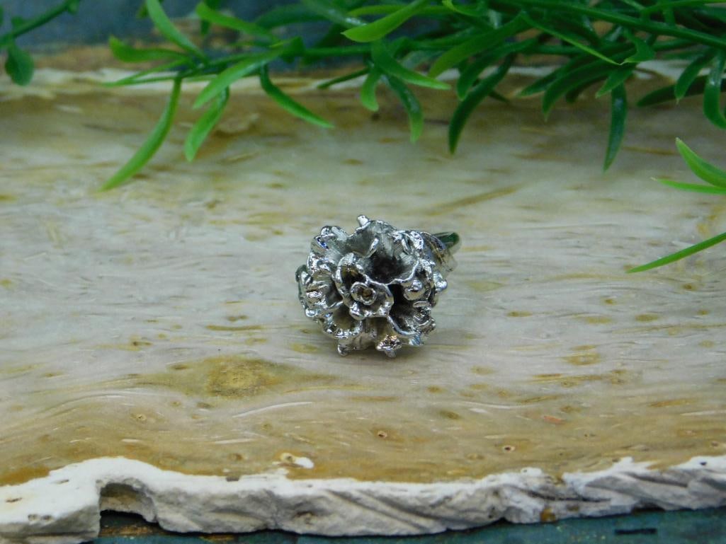 FLOWER RING ROCK STONE LAPIDARY SPECIMEN: FLOWER RING ROCK STONE LAPIDARY SPECIMEN