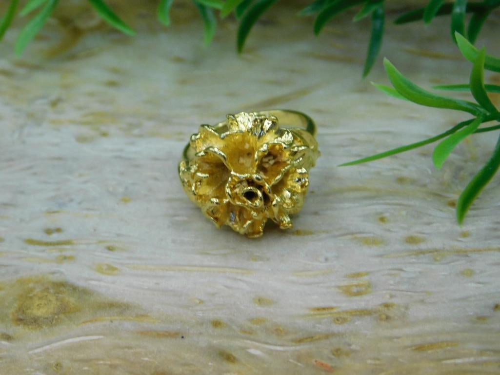 FLOWER RING ROCK STONE LAPIDARY SPECIMEN: FLOWER RING ROCK STONE LAPIDARY SPECIMEN