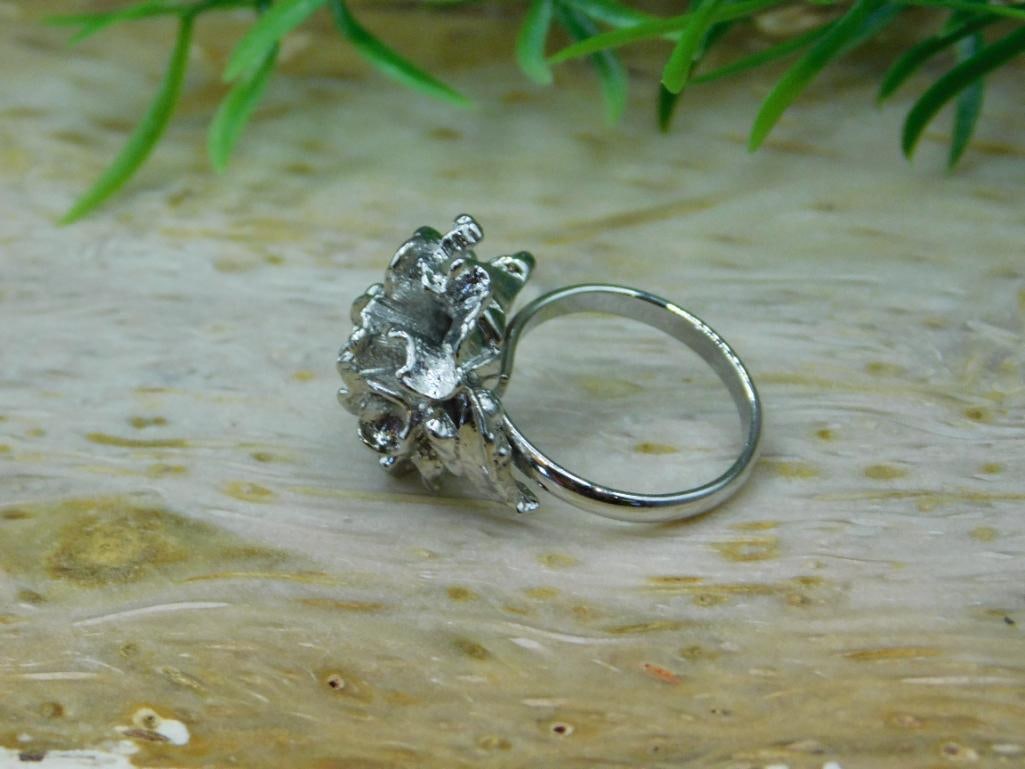 FLOWER RING ROCK STONE LAPIDARY SPECIMEN: FLOWER RING ROCK STONE LAPIDARY SPECIMEN