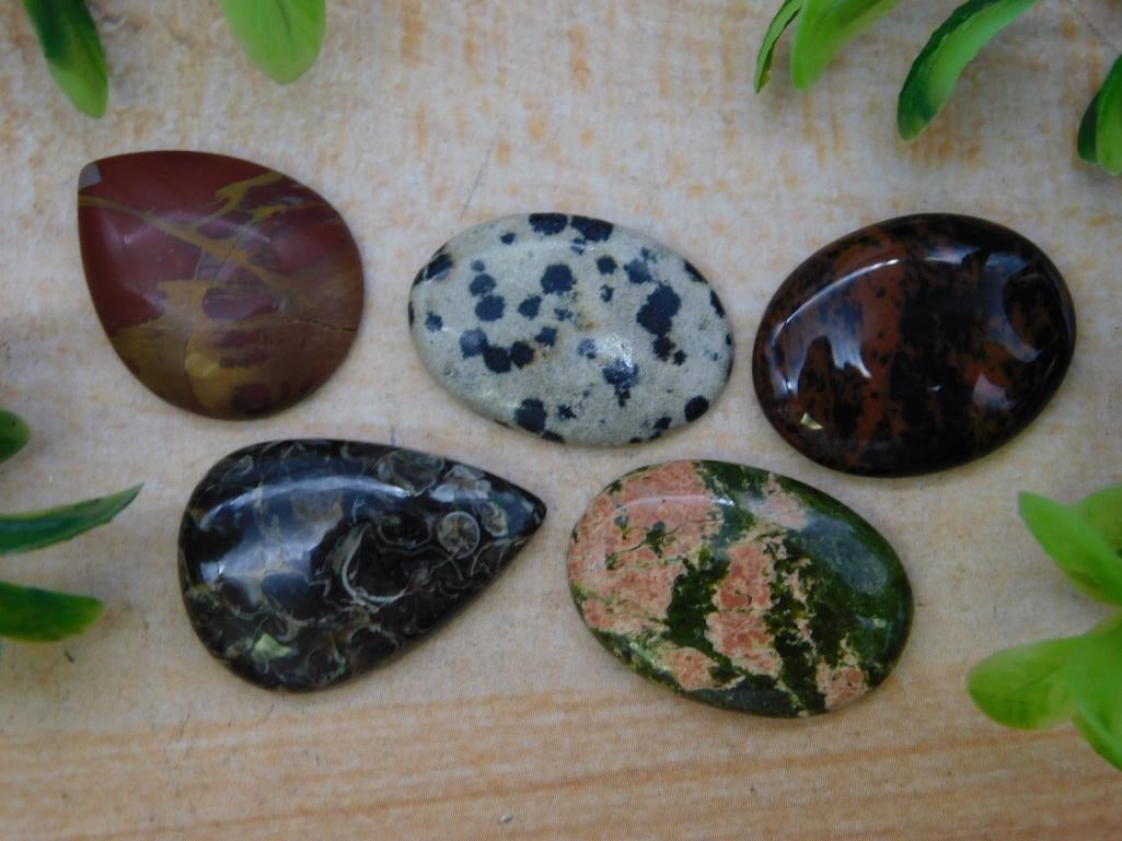 MIXED CABOCHONS ROCK STONE LAPIDARY SPECIMEN: MIXED CABOCHONS ROCK STONE LAPIDARY SPECIMEN
