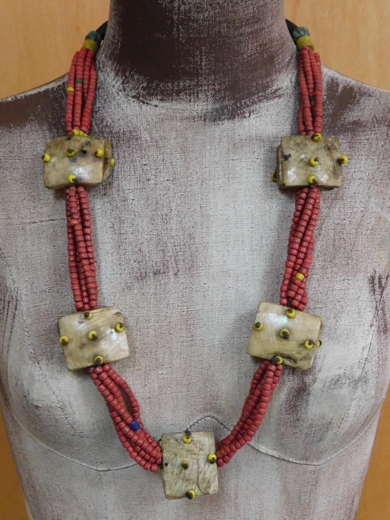 AFRICAN TRADE BEAD NECKLACE WITH SQUARE BEADS: AFRICAN TRADE BEAD NECKLACE WITH SQUARE BEADS