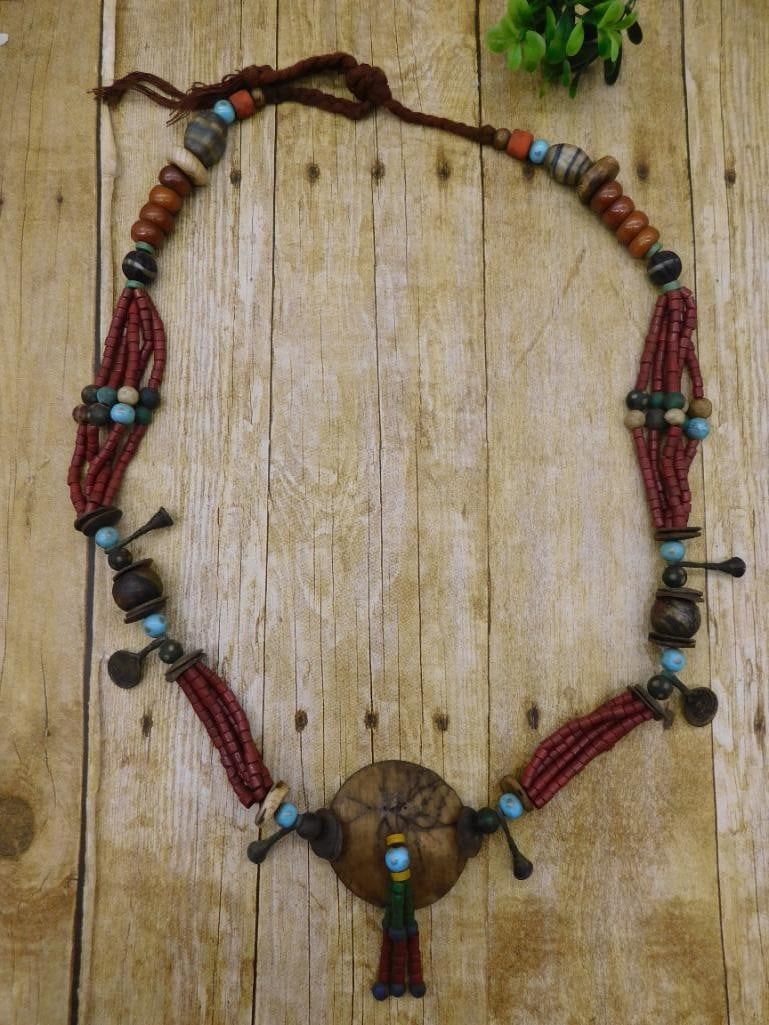 SHELL AND METAL ACCENTED AFRICAN TRADE BEAD NECKLACE: SHELL AND METAL ACCENTED AFRICAN TRADE BEAD NECKLACE