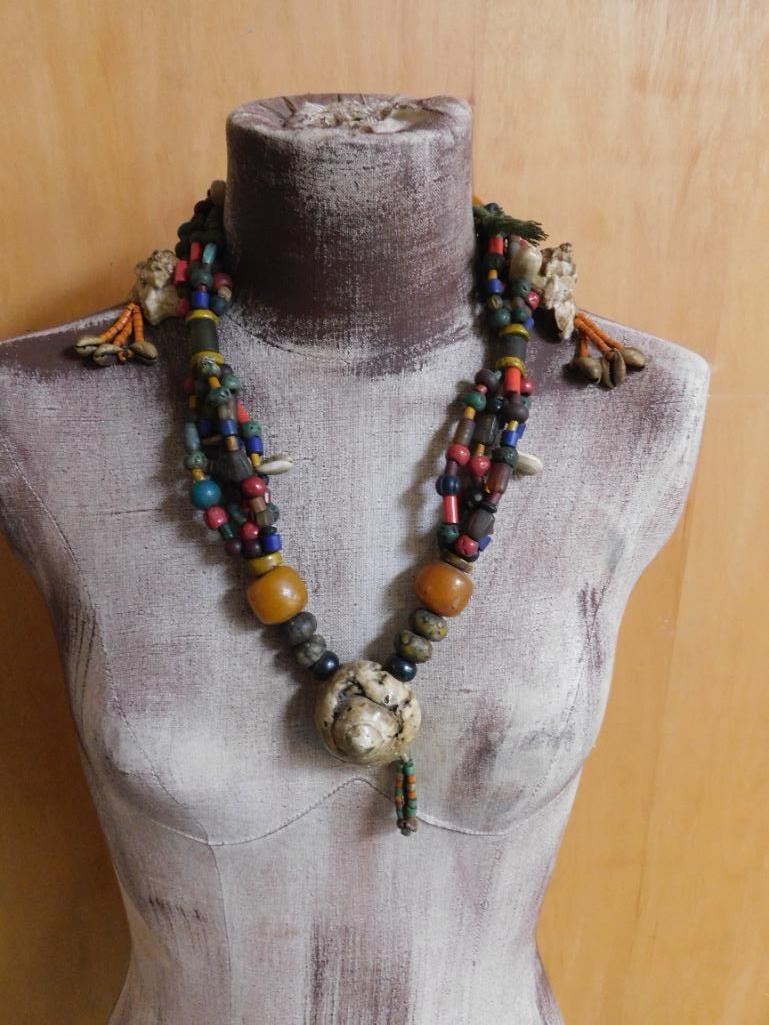 SHELL PENDANT AND BEADED FRINGE AFRICAN TRADE BEAD NECKLACE: SHELL PENDANT AND BEADED FRINGE AFRICAN TRADE BEAD NECKLACE