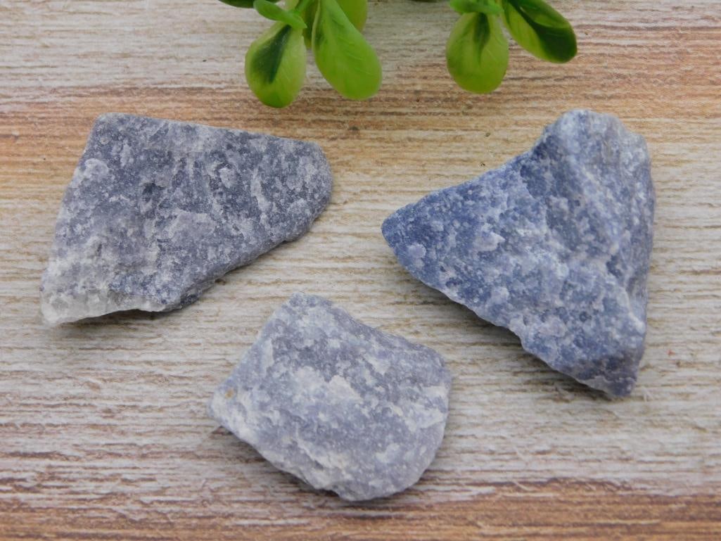 BLUE QUARTZ ROCK STONE LAPIDARY SPECIMEN: BLUE QUARTZ ROCK STONE LAPIDARY SPECIMEN