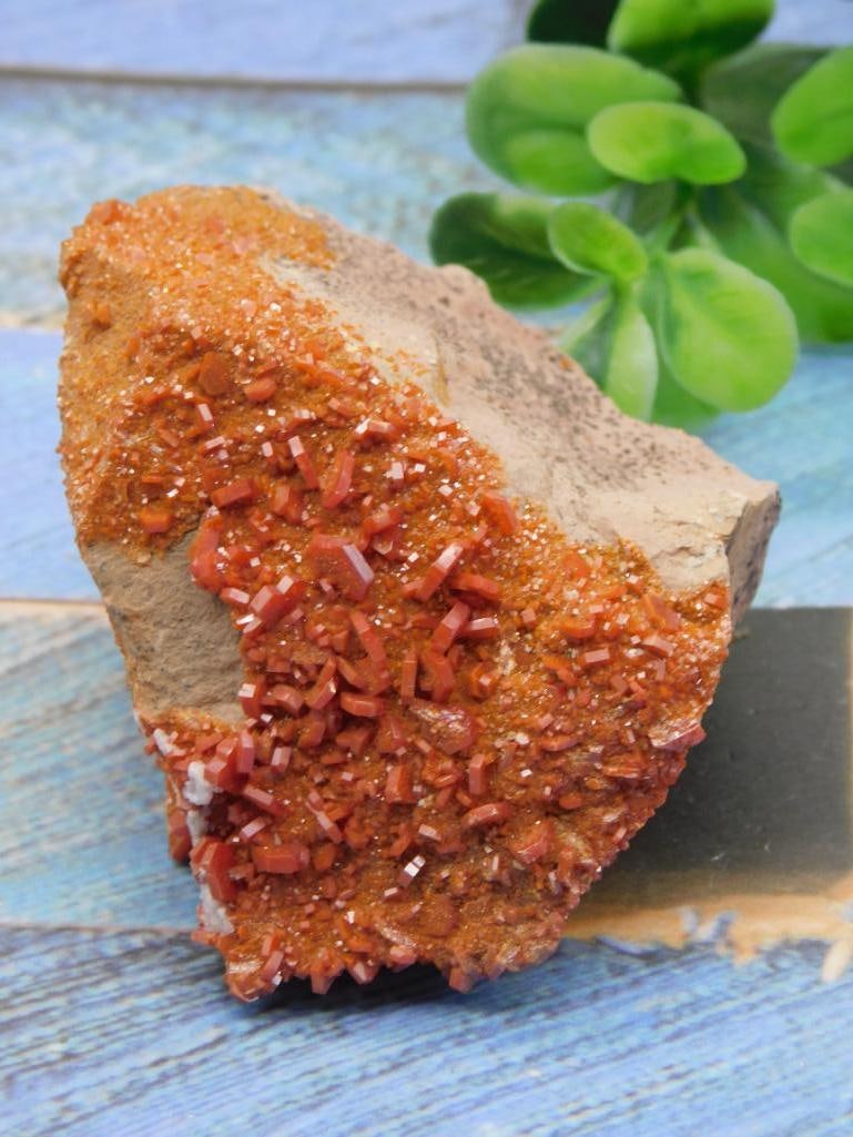 VANADINITE ROCK STONE LAPIDARY SPECIMEN: VANADINITE ROCK STONE LAPIDARY SPECIMEN