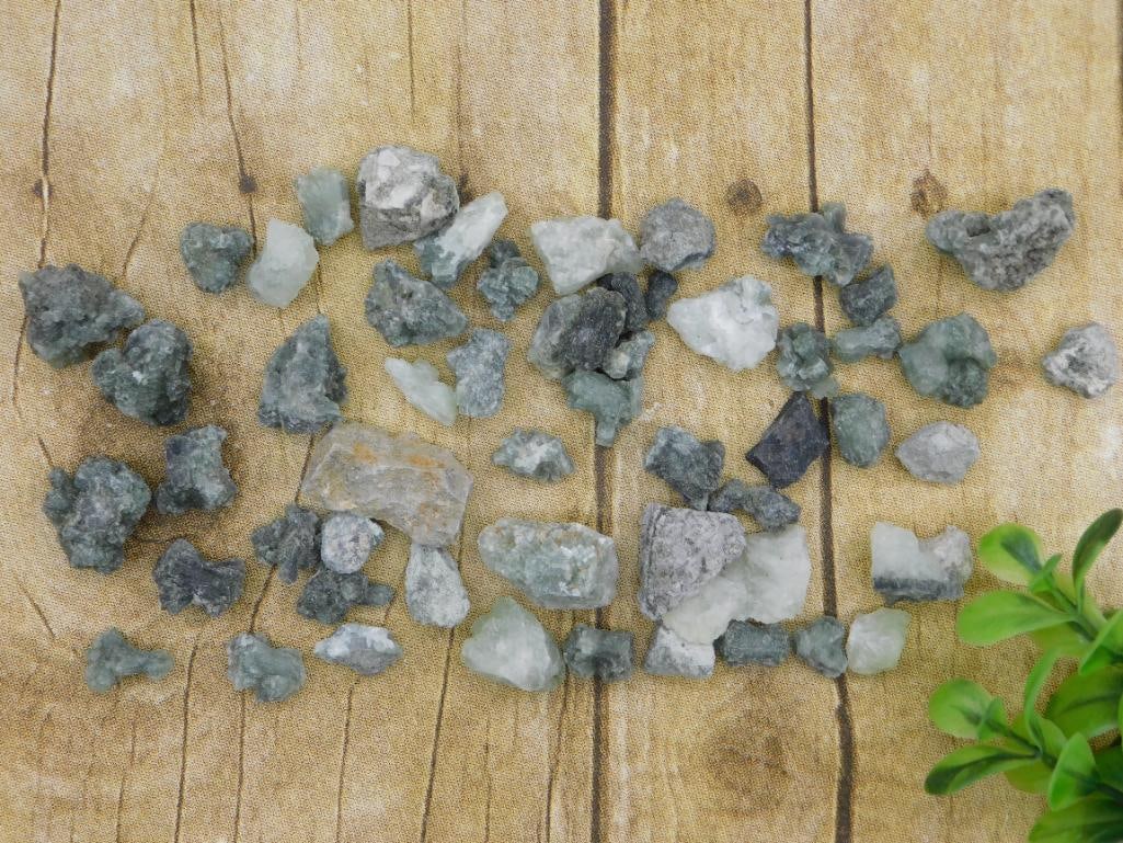 PREHNITE ROCK STONE LAPIDARY SPECIMEN: PREHNITE ROCK STONE LAPIDARY SPECIMEN