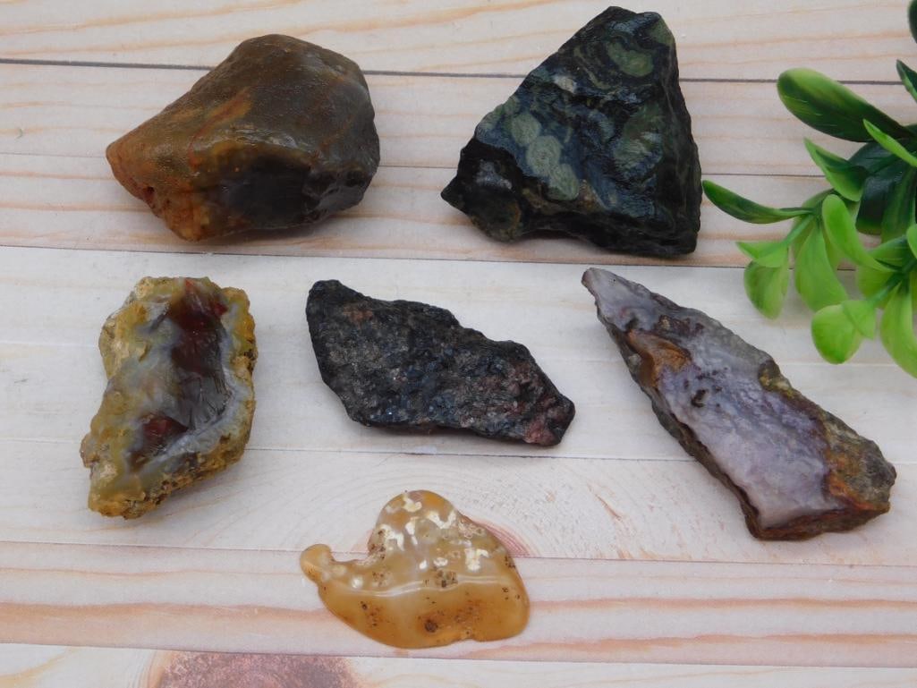 MIXED ROUGH LOT ROCK STONE LAPIDARY SPECIMEN: MIXED ROUGH LOT ROCK STONE LAPIDARY SPECIMEN