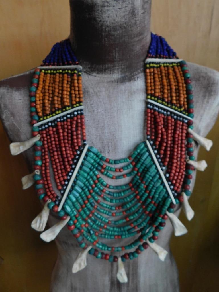 BUFFALO TEETH AFRICAN TRADE BEAD NECKLACE: BUFFALO TEETH AFRICAN TRADE BEAD NECKLACE