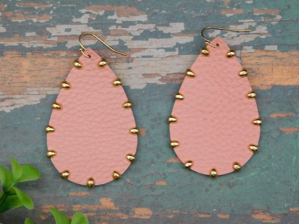 STUDDED TEAR DROP EARRINGS: STUDDED TEAR DROP EARRINGS