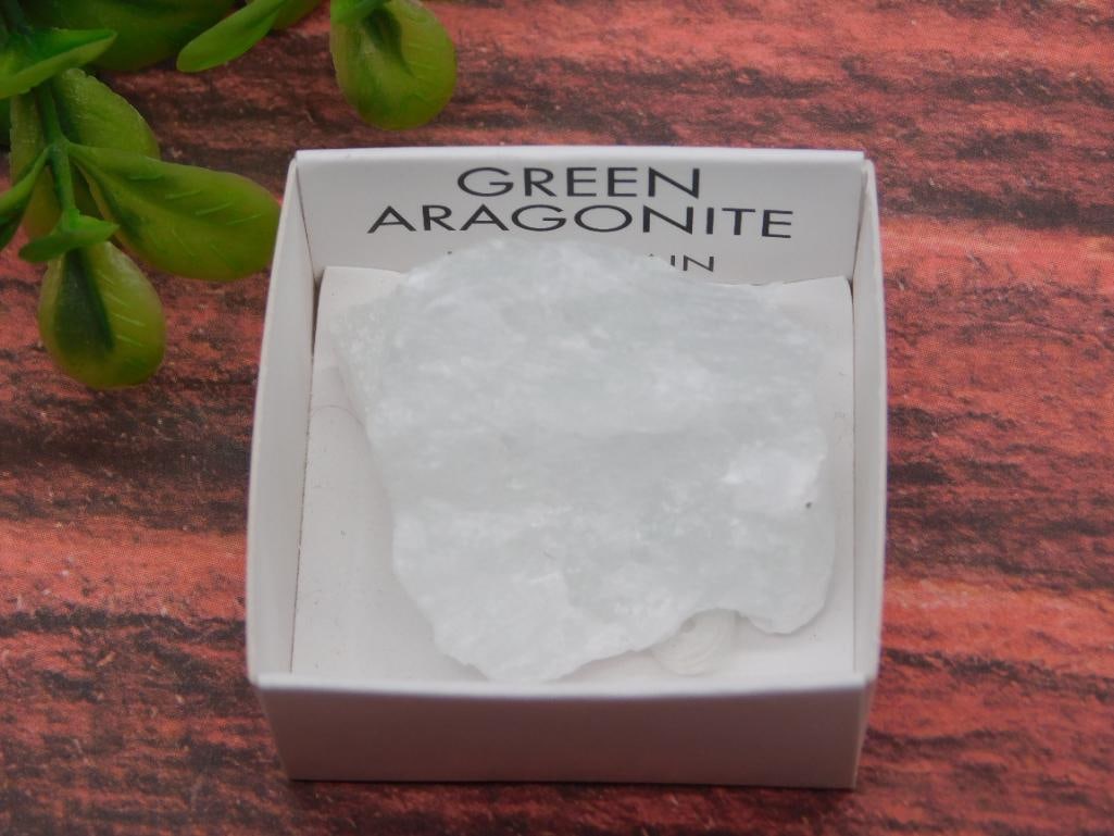 GREEN ARAGONITE ROCK STONE LAPIDARY SPECIMEN: GREEN ARAGONITE ROCK STONE LAPIDARY SPECIMEN