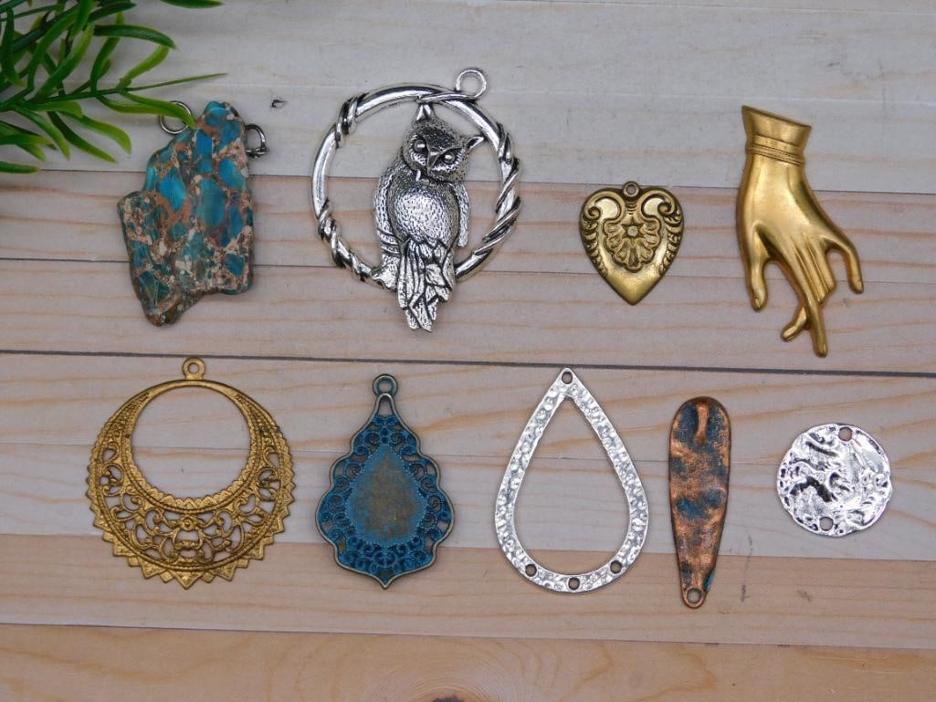 MIXED PENDANTS ROCK STONE LAPIDARY SPECIMEN: MIXED PENDANTS ROCK STONE LAPIDARY SPECIMEN