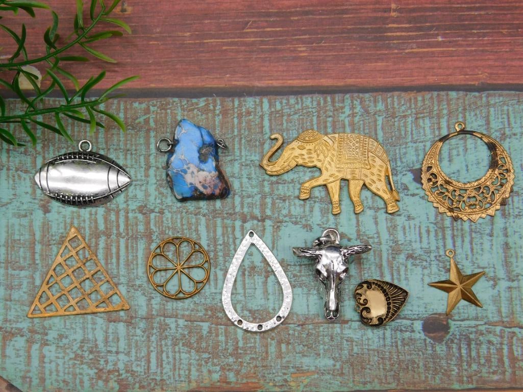 MIXED PENDANTS ROCK STONE LAPIDARY SPECIMEN: MIXED PENDANTS ROCK STONE LAPIDARY SPECIMEN