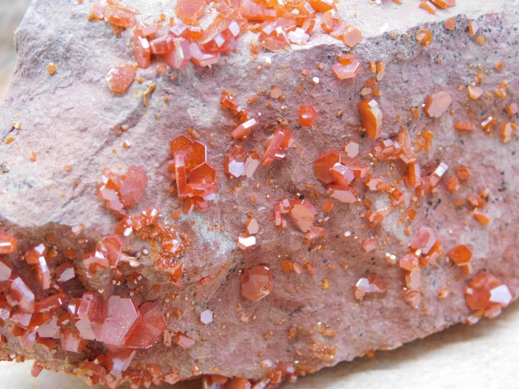 VANADINITE ROCK STONE LAPIDARY SPECIMEN - 3