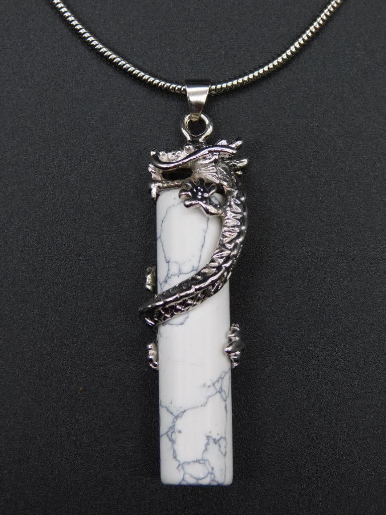 HOWLITE DRAGON PENDANT ON CHAIN NECKLACE VINTAGE ANTIQUE: HOWLITE DRAGON PENDANT ON CHAIN NECKLACE VINTAGE ANTIQUE