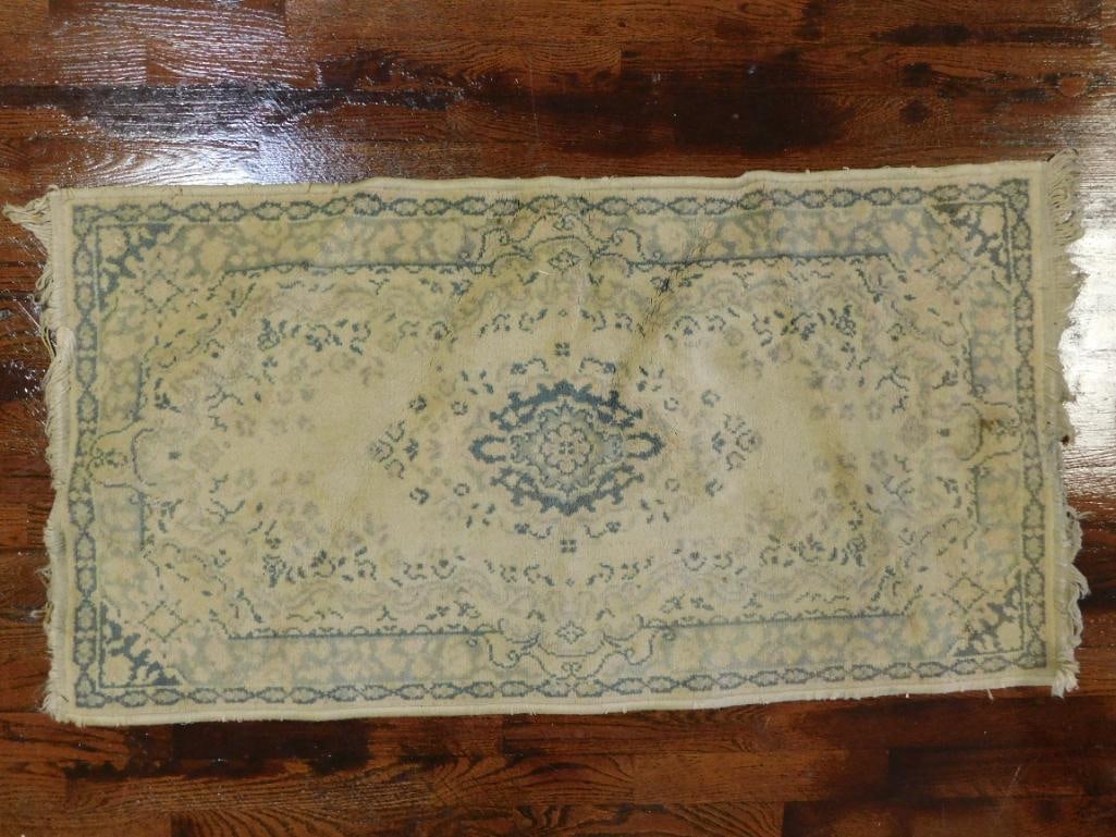 BLUE AND CREAM AREA RUG VINTAGE ANTIQUE: BLUE AND CREAM AREA RUG VINTAGE ANTIQUE